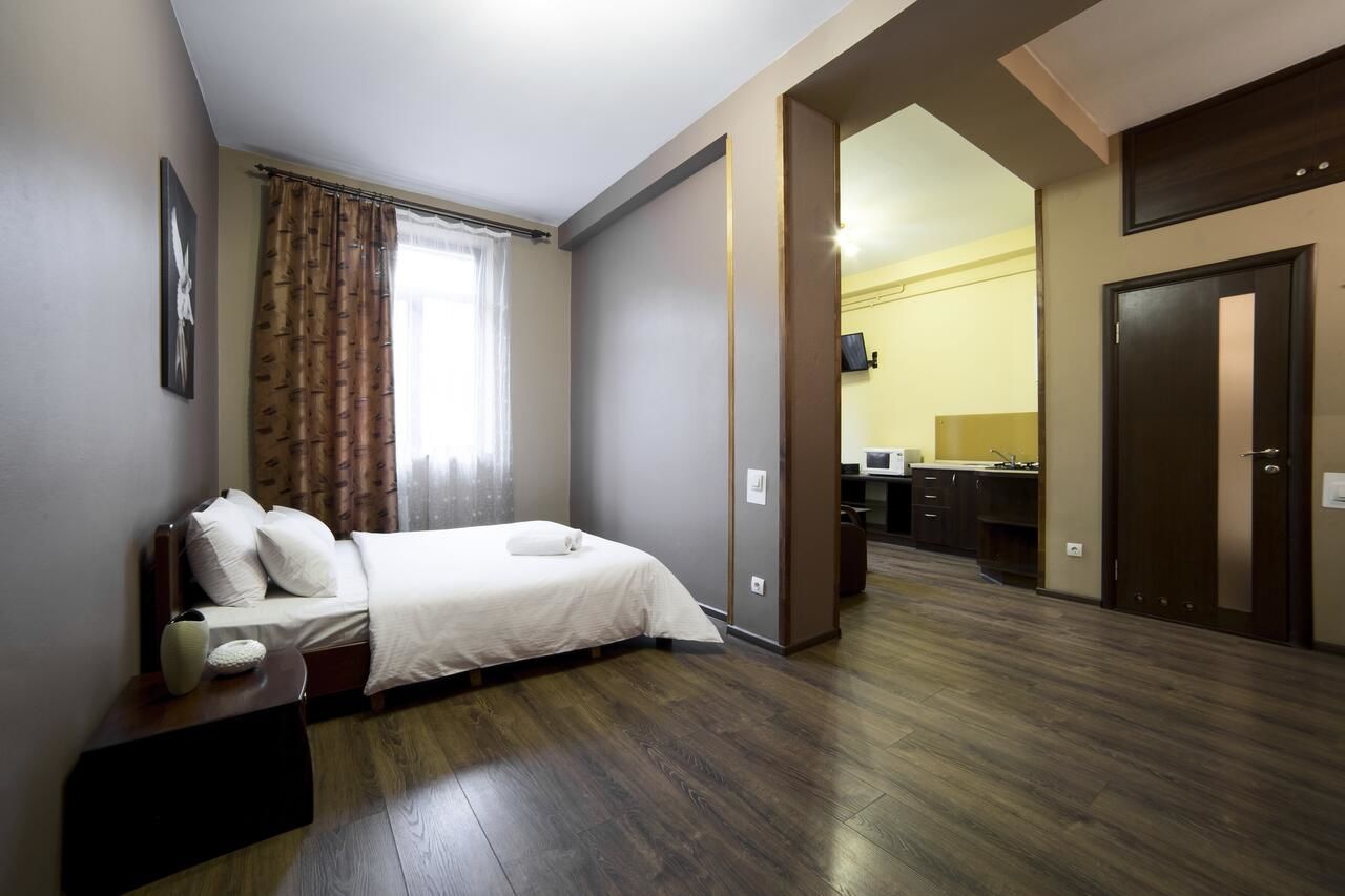 Отель Aparthotel Na Mytniy Львов-12